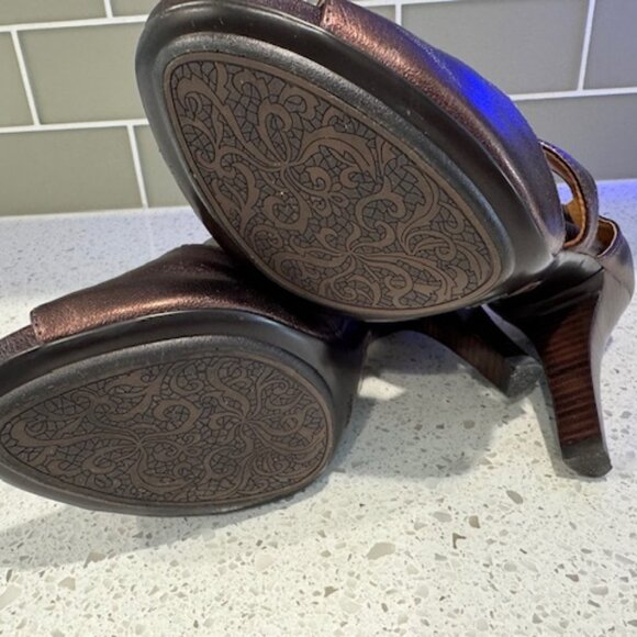 Sofft "Pavia" Metallic Copper Heels in Size 9M - Picture 9 of 10